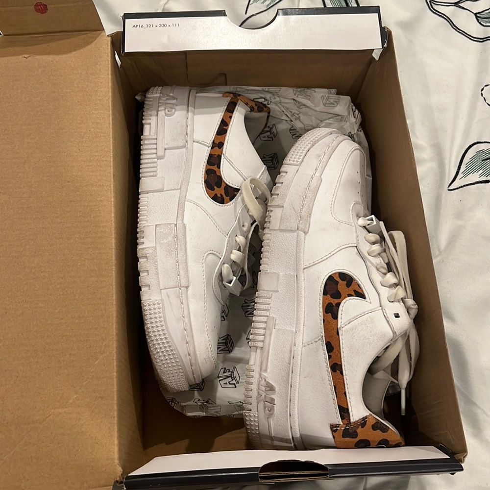 Air Force 1 pixel SE
